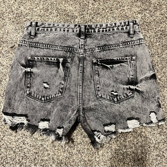 Vervet Gray Distressed Jean Shorts with Raw Hem - Picture 10 of 11